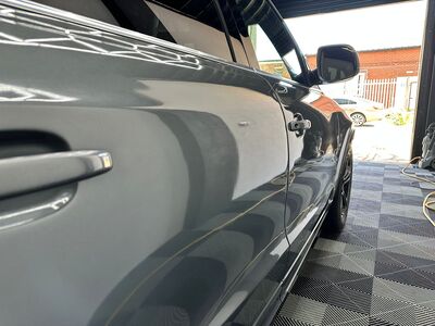 Perfect door panel reflection on a grey Audi Q5 after machine polishing